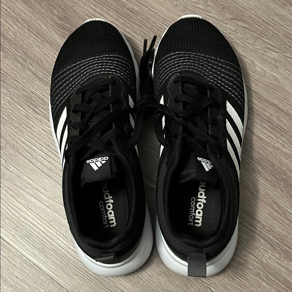 Adidas Cloud Foam Black and White Comfort Sneakers 8👟